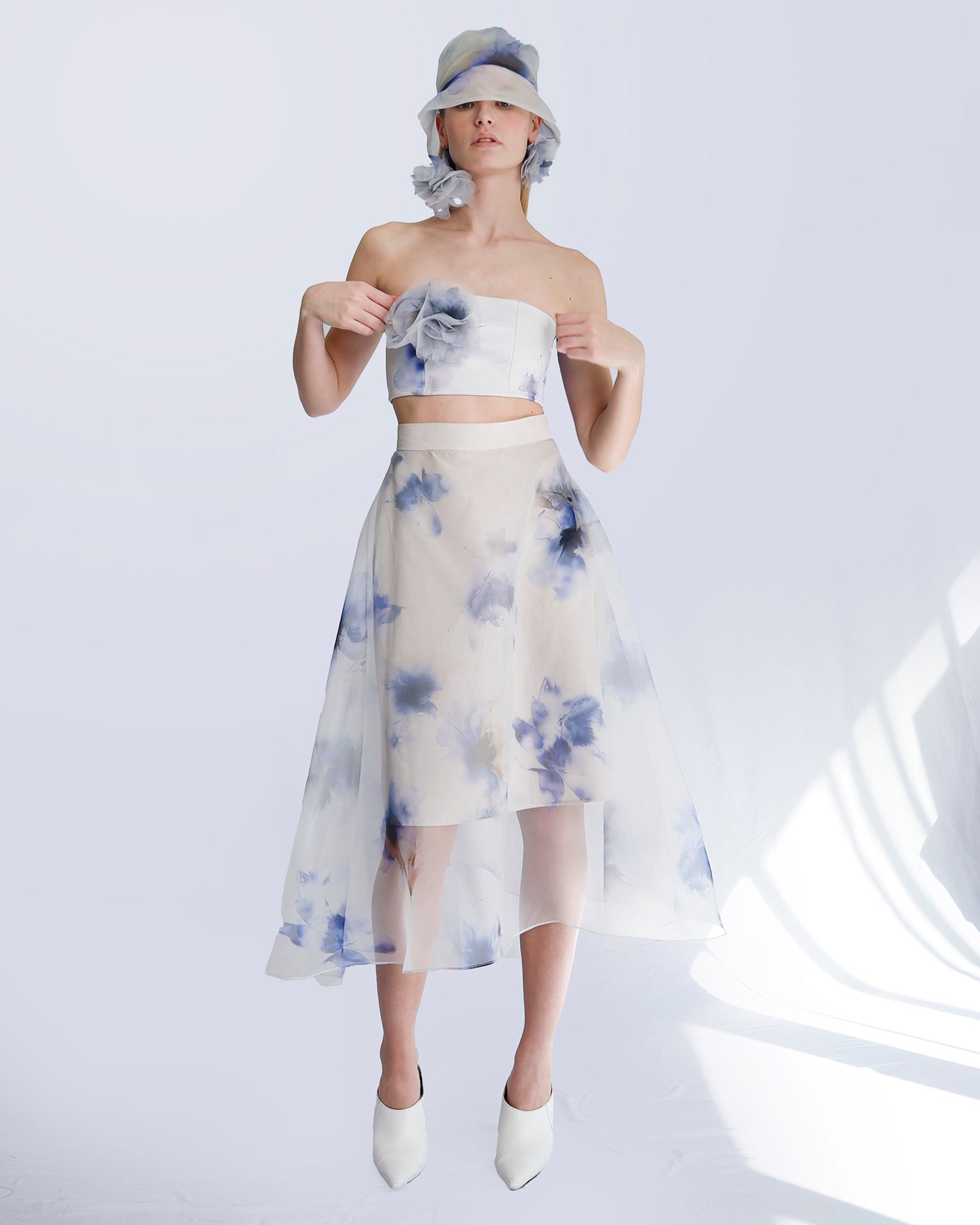 Maison Marie Saint Pierre | Skirt | JARINA | Aqua Lily Blue | Earring | JANAR | Aqua Lily Blue  | Earrings | JOKER | Aqua Lily Blue