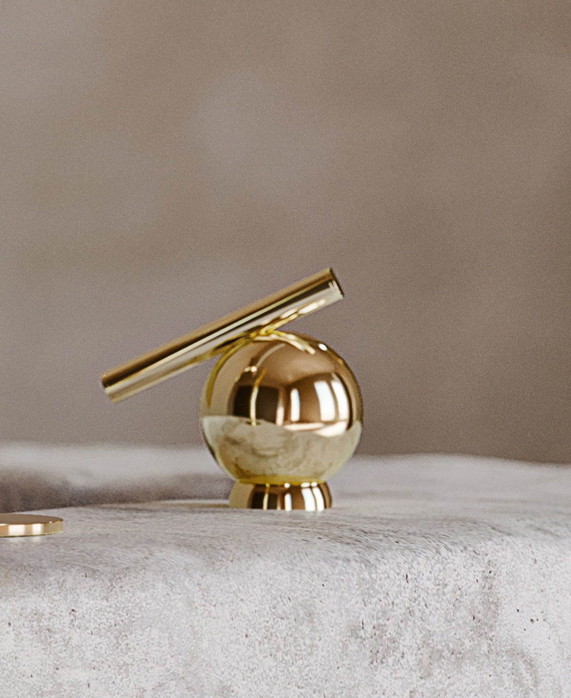 MARIE C35 | Handle
