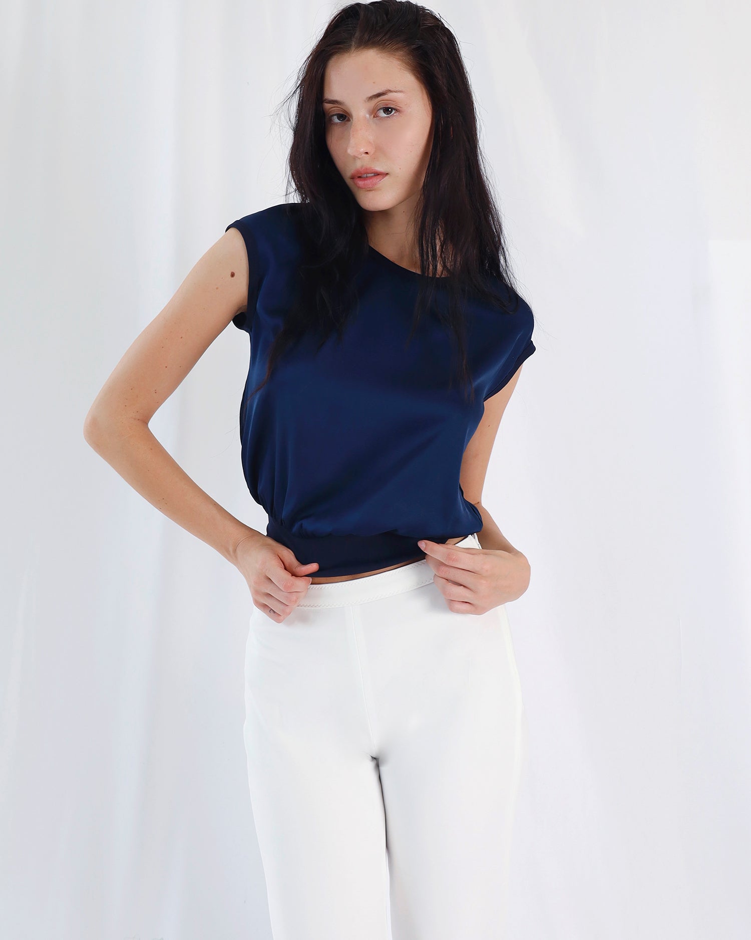 Top | OKA2 | Deep Blue | Pants | SANUTE | White