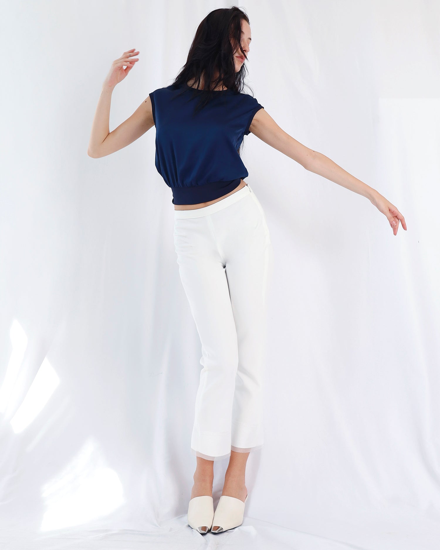 Top | OKA2 | Deep Blue | Pants | SANUTE | White