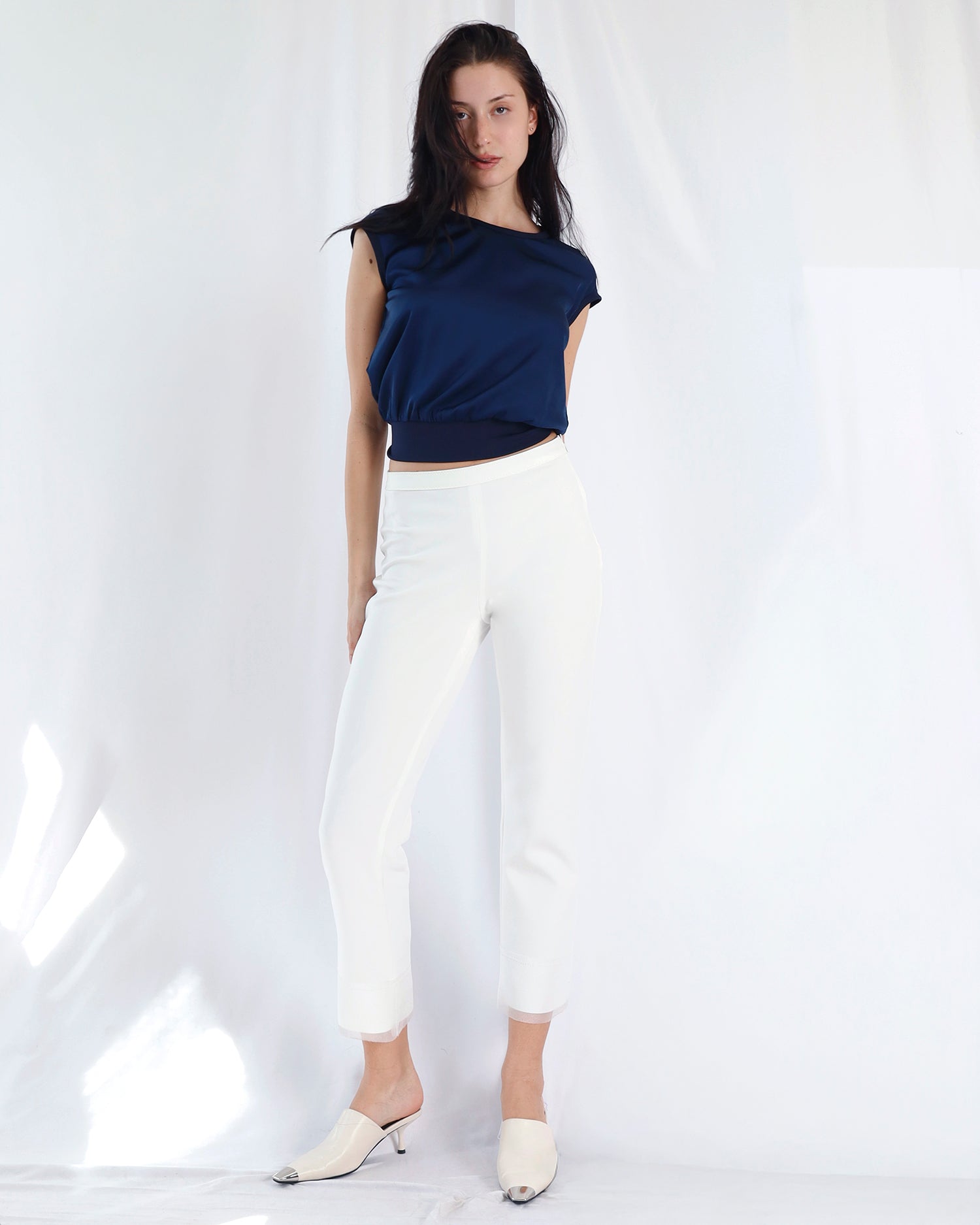 Top | OKA2 | Deep Blue | Pants | SANUTE | White