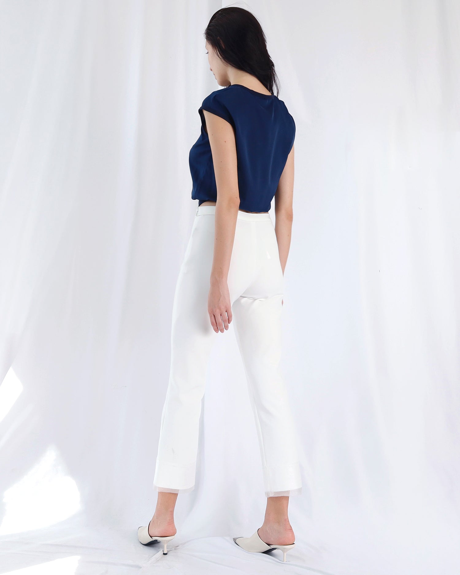 Top | OKA2 | Deep Blue | Pants | SANUTE | White