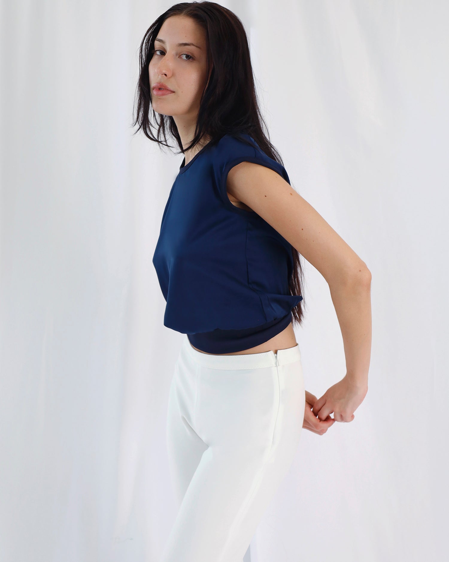 Top | OKA2 | Deep Blue | Pants | SANUTE | White