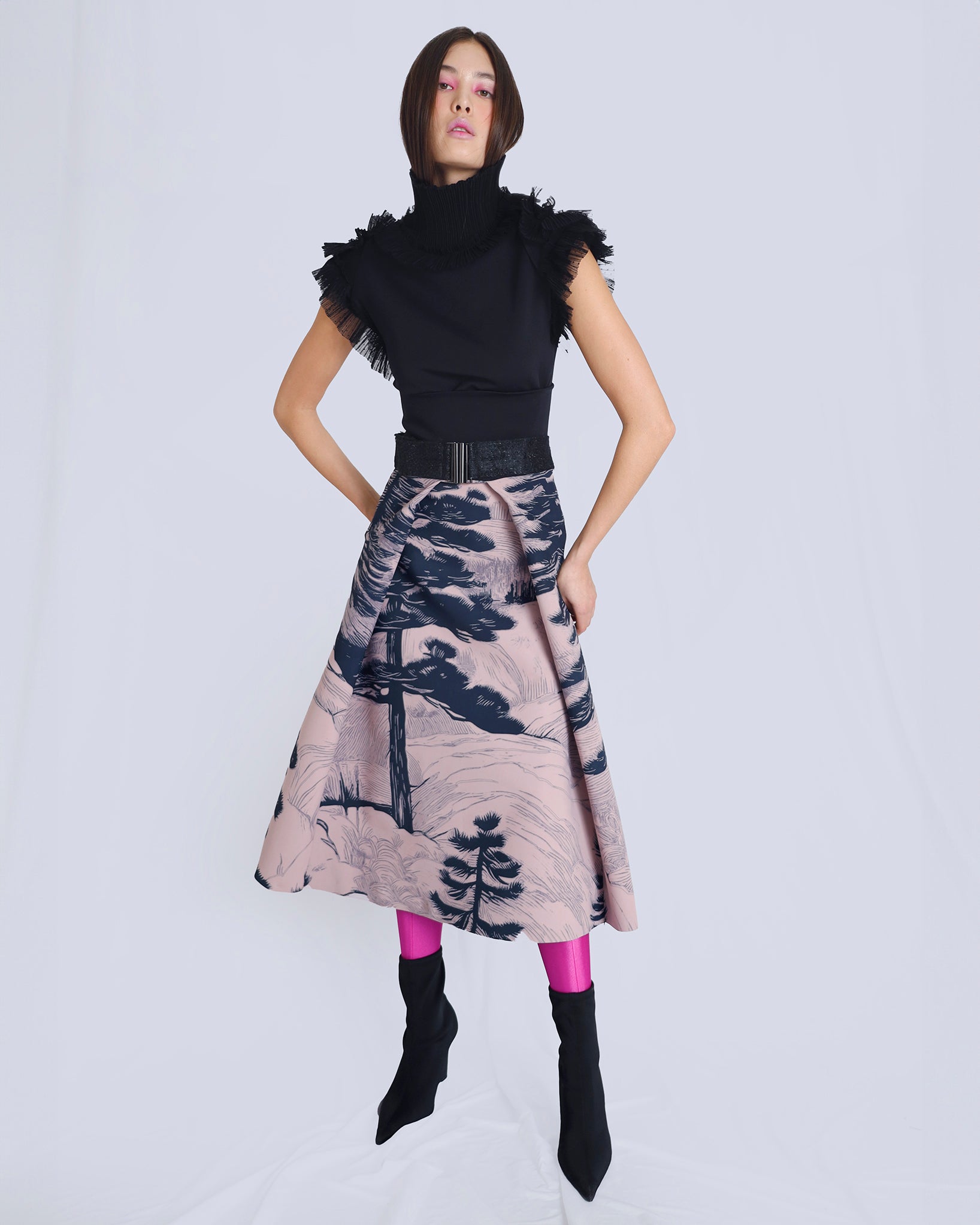 Maison Marie Saint Pierre | Skirt | NAOMI | Blossom Pine | Top | NAMIR | Black | Belt | NABUKODO | Black