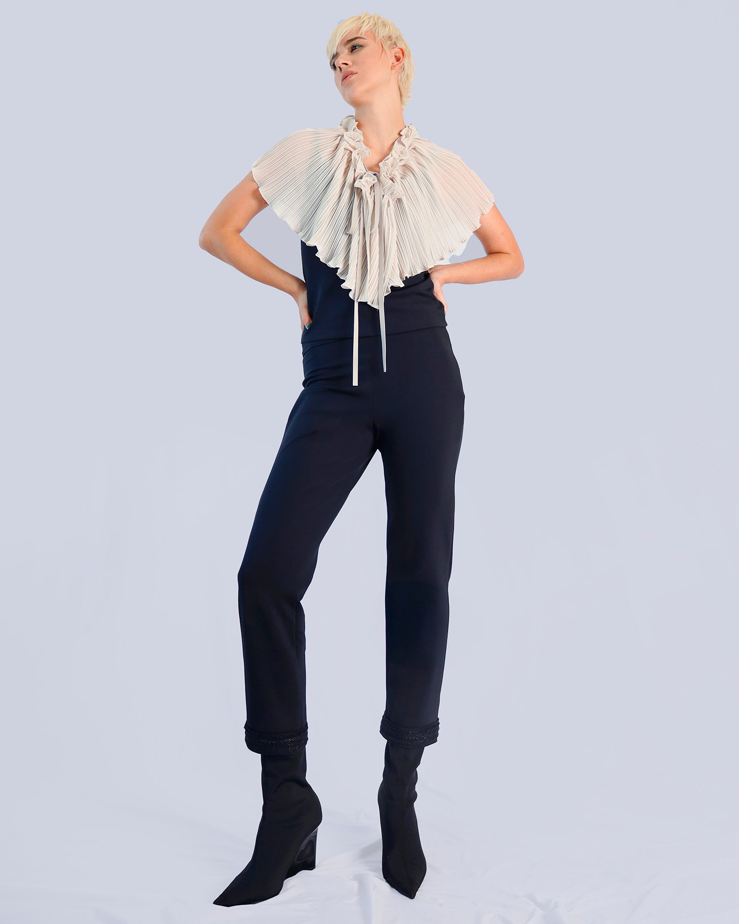 Maison Marie Saint Pierre | Pants | NESSA | Black | Top | NADIA | Black | Cape | NICOMEDES | Fog