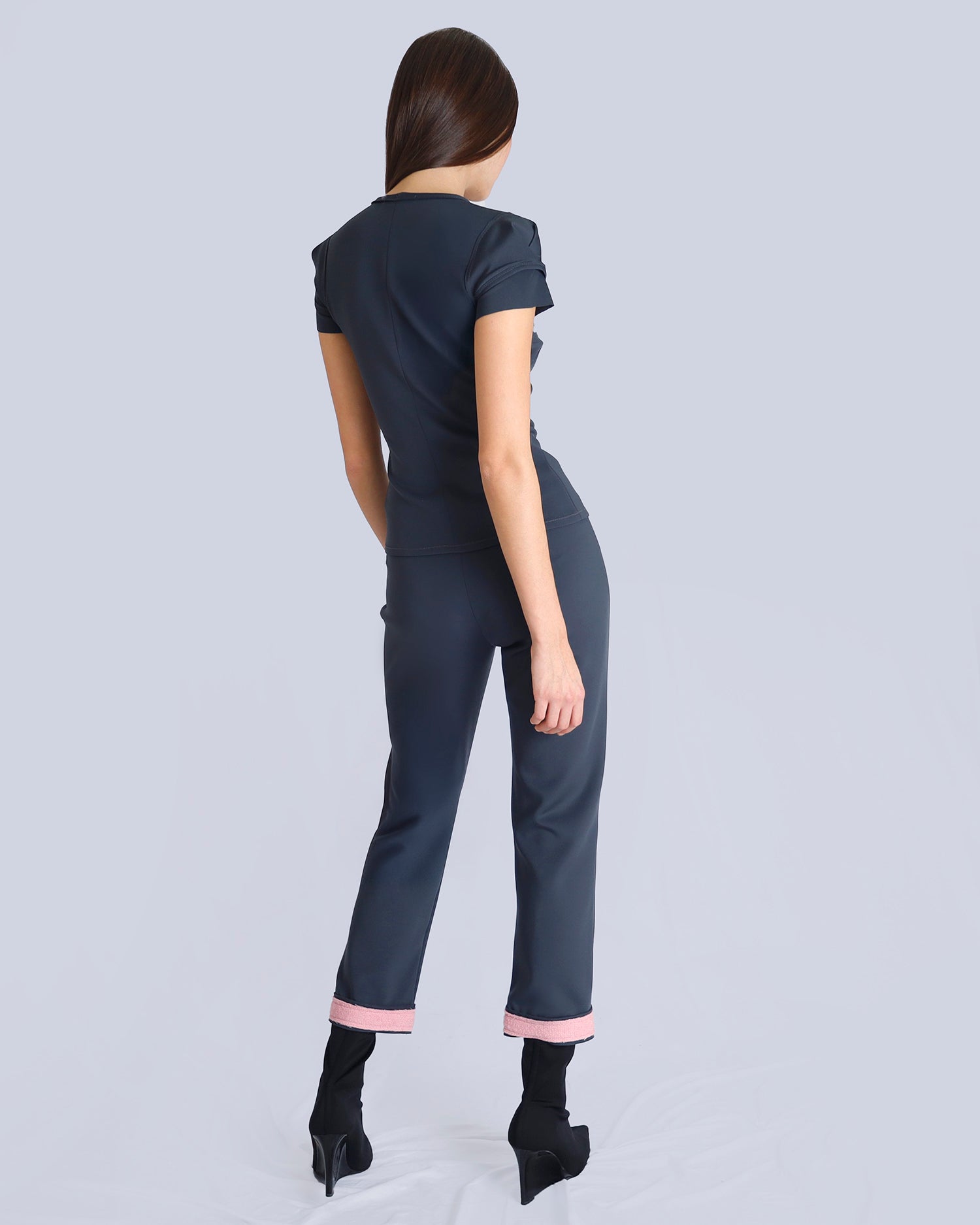 Maison Marie Saint Pierre | Top | NURI | Dark Charcoal | Pants | NESSA | Darch Charcoal | Dolly