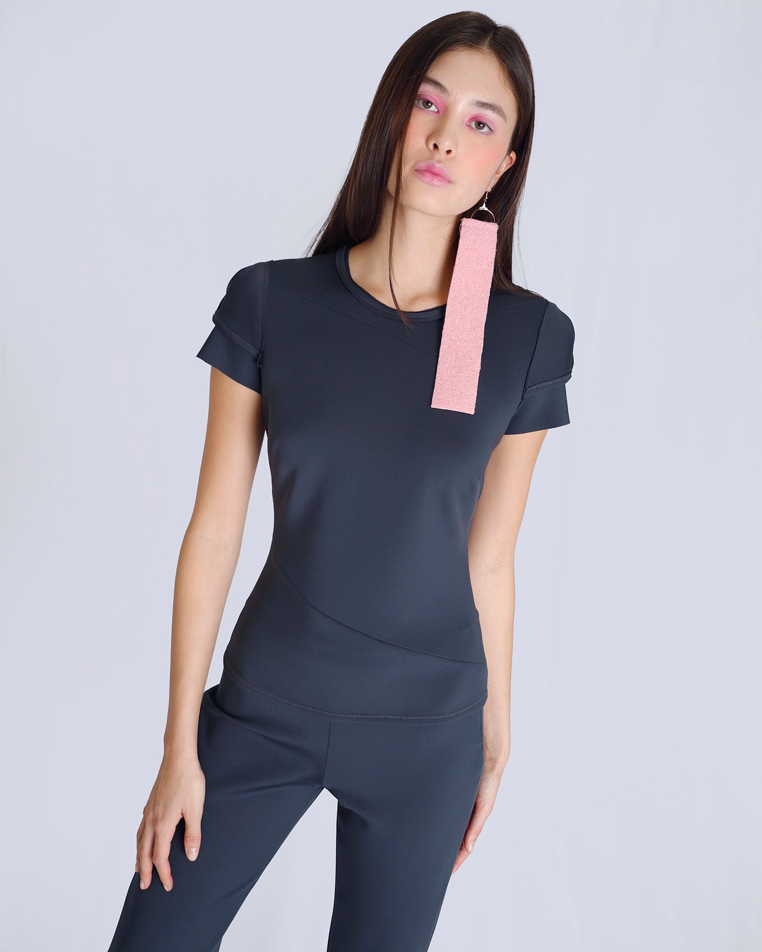 Maison Marie Saint Pierre | Top | NURI | Dark Charcoal | Pants | NESSA | Darch Charcoal | Dolly