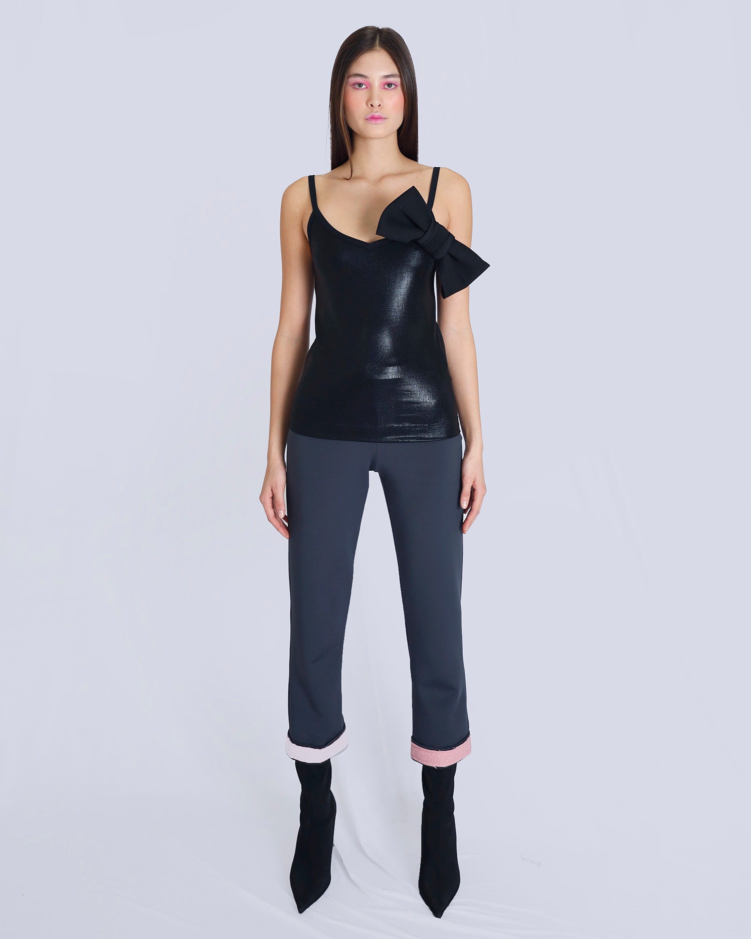 Maison Marie Saint Pierre | Pants | NESSA | Dark Charcoal | Dolly Pink | Top | NOELLE | Black | Brooch | NOLANDE | Black