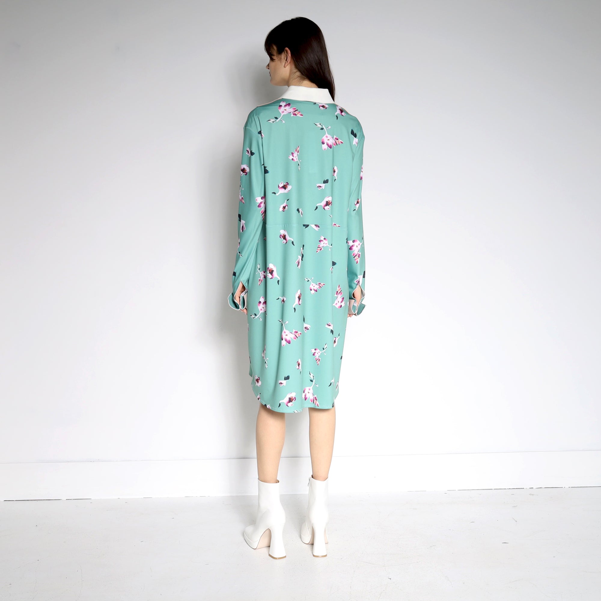 Robe Lupin | Abstract Floral/Chantilly/Blossom