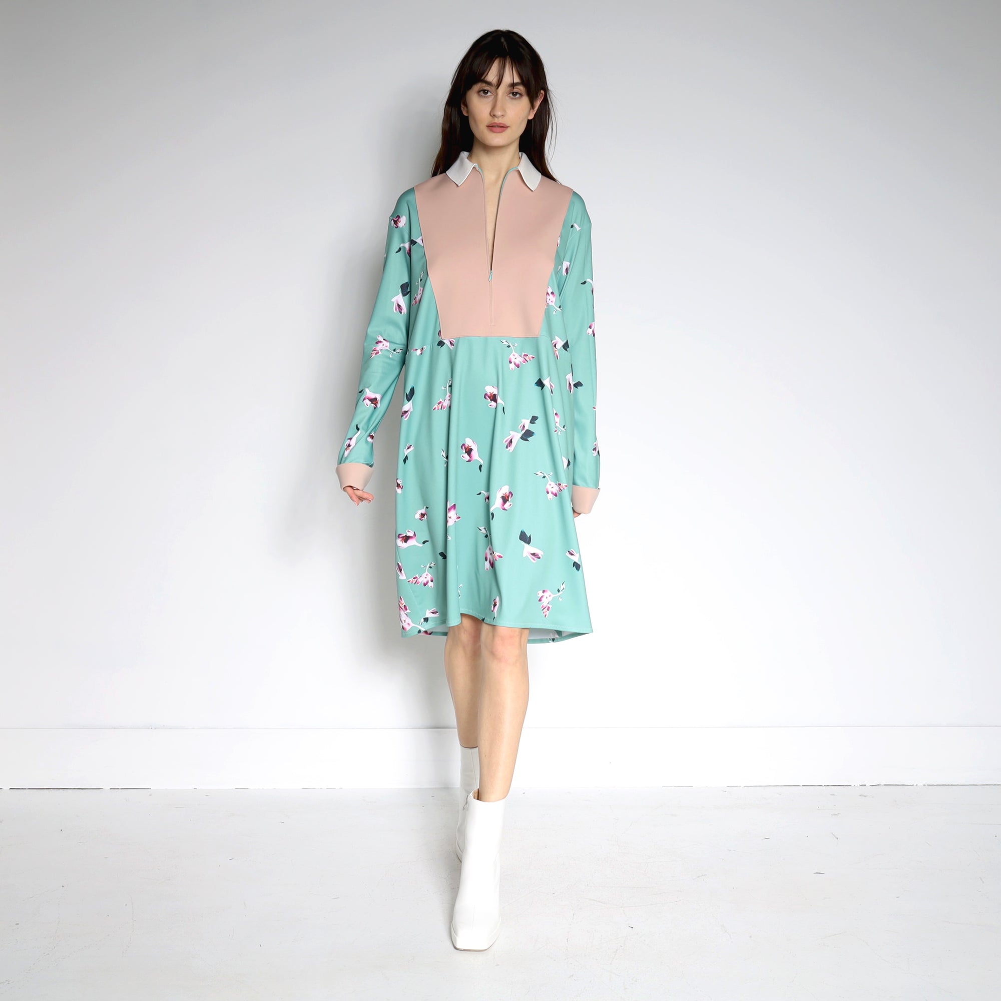 Robe Lupin | Abstract Floral/Chantilly/Blossom